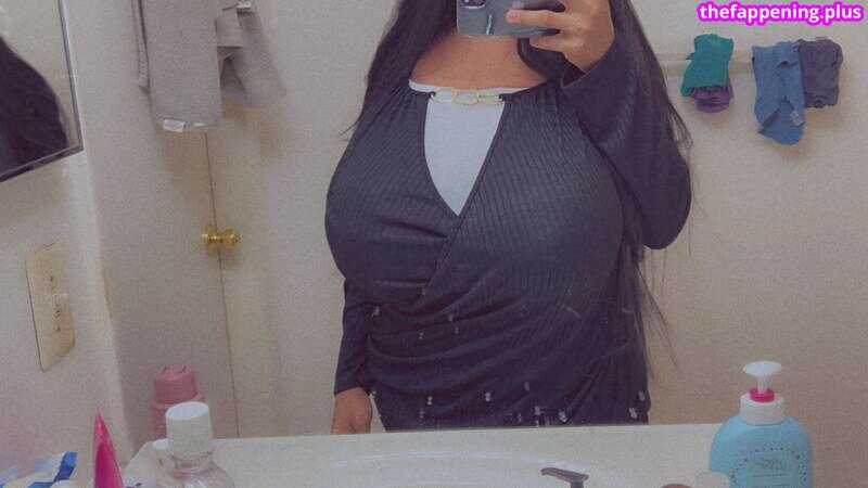 1800MommyMilkys / 1800Mommymilkies / 1800mommycosplay / 1800mommymilker / 1800mommymilking / https: Naakte OnlyFans Foto #2