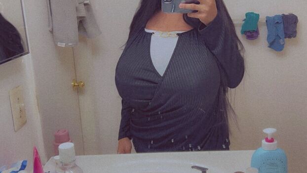 Full leaked Mommymilkies private onlyfans photo