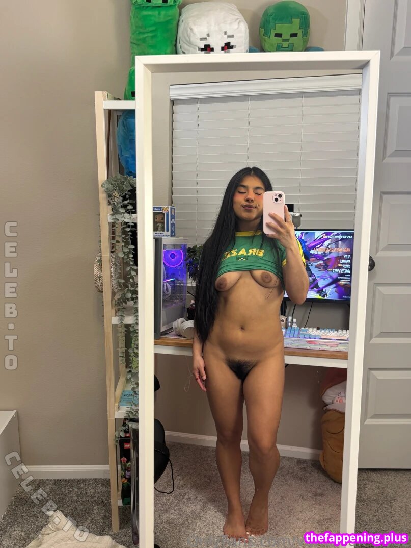 444Vanessa / 444vanessak / bougie_vee / iitmythrowaway / vanessak_2002 Fotografie OnlyFans Dezbrăcată #24