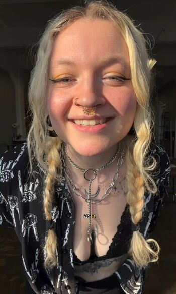 Full leaked Eggsinatrenchcoat private onlyfans photo