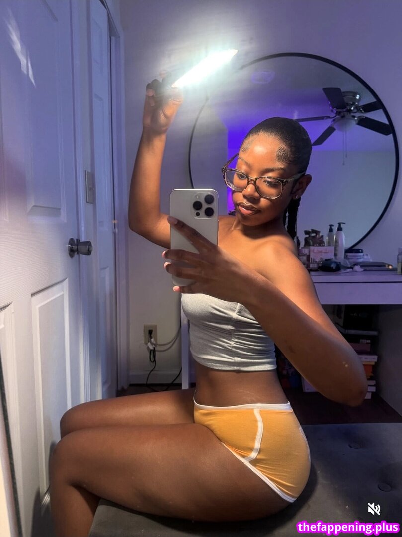 Aaliyah Monet / aaliyahhmonettt / aaliyahmonet_ / https: Fotografie OnlyFans Dezbrăcată #3