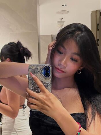 Full leaked Aaomhelloo page private onlyfans photo