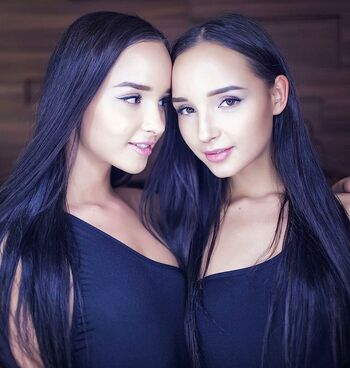 Full leaked Adelalinka twins page private onlyfans photo