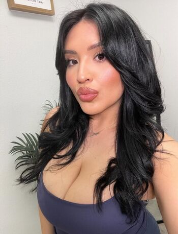 Full leaked Adriannaledesma private onlyfans photo