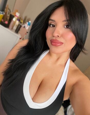 Full leaked Adriannaledesma private onlyfans photo