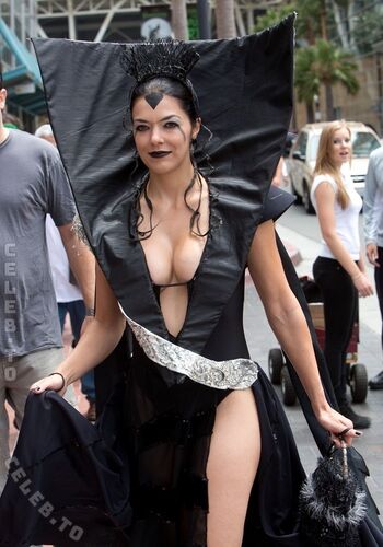 Full leaked Adrianne curry page private onlyfans photo