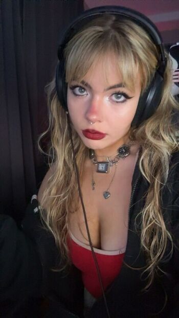 Full leaked Aiiygatorz private onlyfans photo