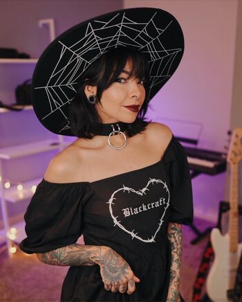 Full leaked Aileensenpaireacts private onlyfans photo