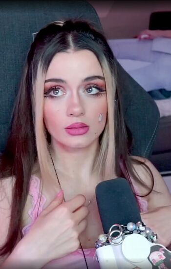 Full leaked Ailincia private onlyfans photo