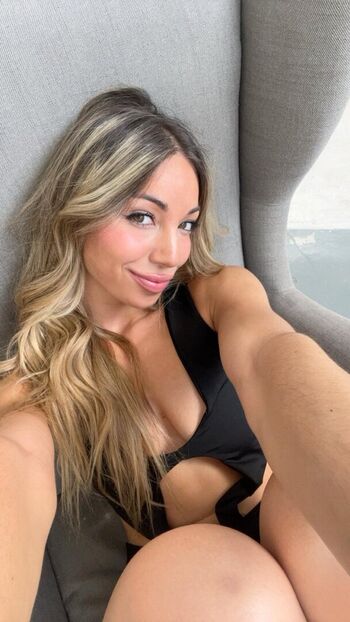 Full leaked Ailu locatti private onlyfans photo