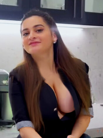 Aiman Khan Fakes