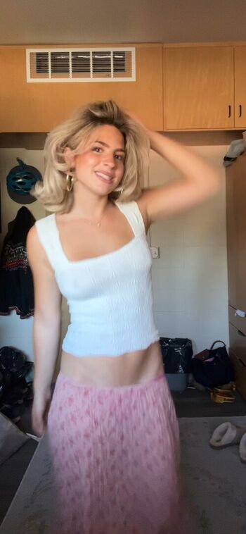 Full leaked Ainsley rolstad page private onlyfans photo