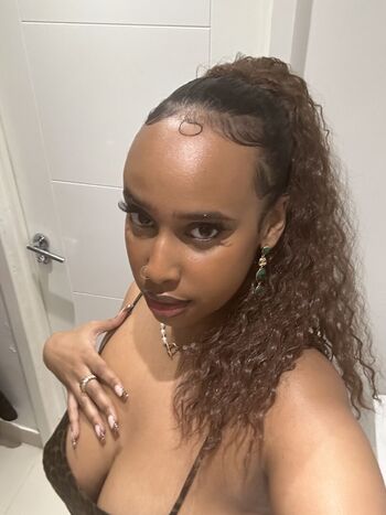 Full leaked Aishamoshope private onlyfans photo