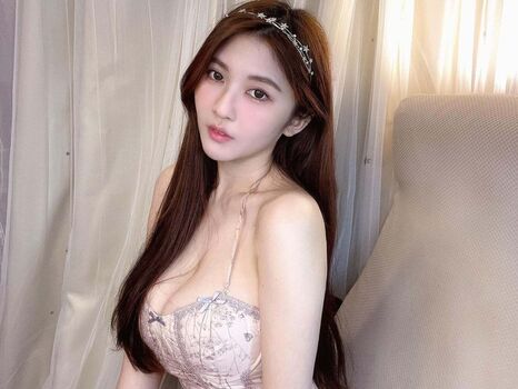 Full leaked Aiwei hero private onlyfans photo