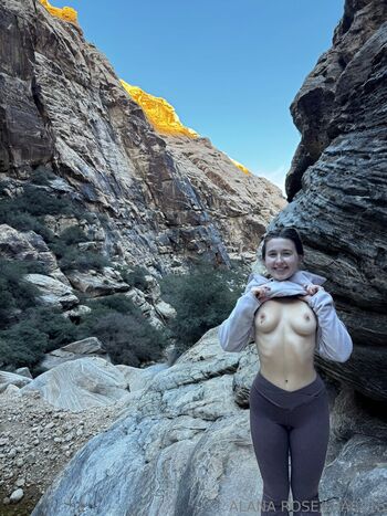 Full leaked Alanarose page private onlyfans photo