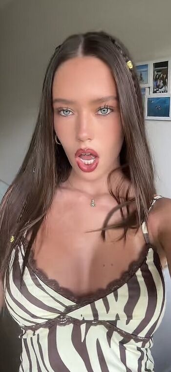 Full leaked Alanascott private onlyfans photo