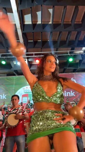 Full leaked Alane dias page private onlyfans photo