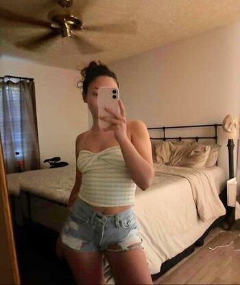 Full leaked Aleaarose private onlyfans photo