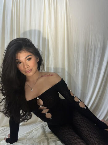 Full leaked Aleenatran private onlyfans photo