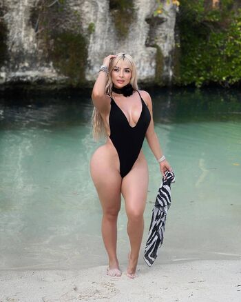 Full leaked Alemia rojas page private onlyfans photo