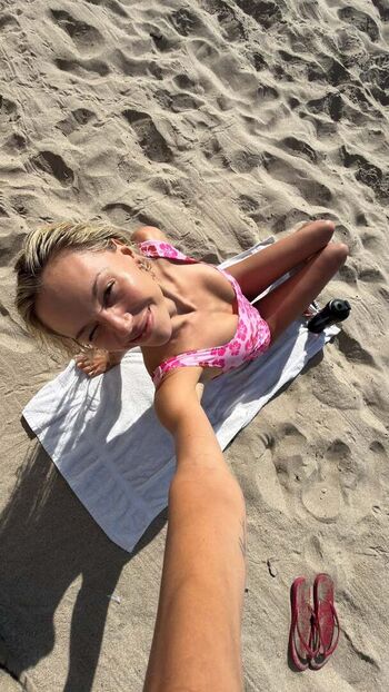 Full leaked Alexis ren page private onlyfans photo