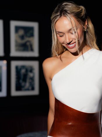 Alexis Ren