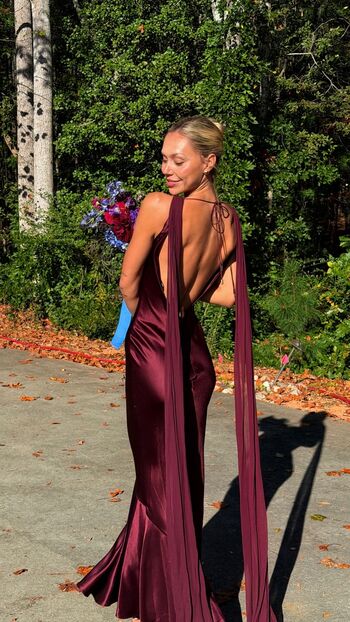 Alexis Ren