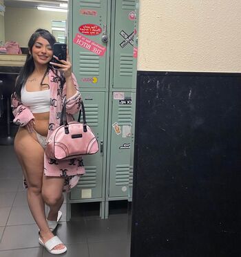 Full leaked Alexischanelmendoza private onlyfans photo