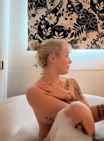 Full leaked Alharvs private onlyfans photo