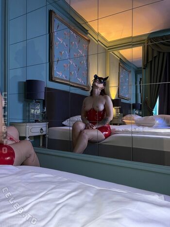 Full leaked Alice all in private onlyfans photo