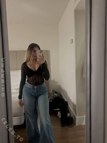 Full leaked Alinahrndz private onlyfans photo