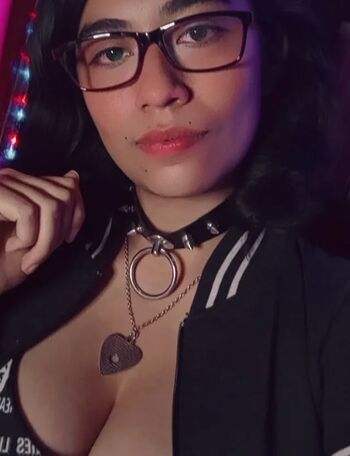 Full leaked Allisauria private onlyfans photo