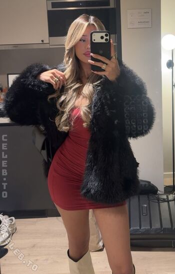 Full leaked Almira azemi private onlyfans photo