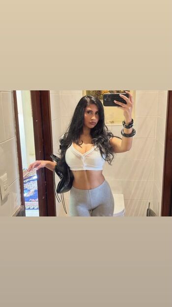 Full leaked Alondraquino private onlyfans photo