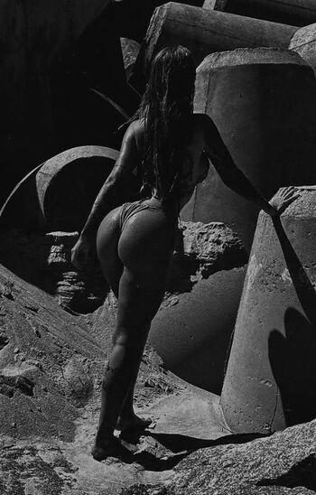 Full leaked Aluchi artoff private onlyfans photo