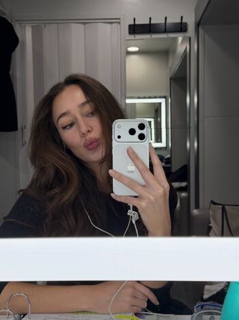 Full leaked Alycia debnam carey private onlyfans photo