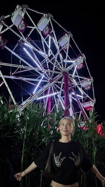 Alyvia Alyn Lind