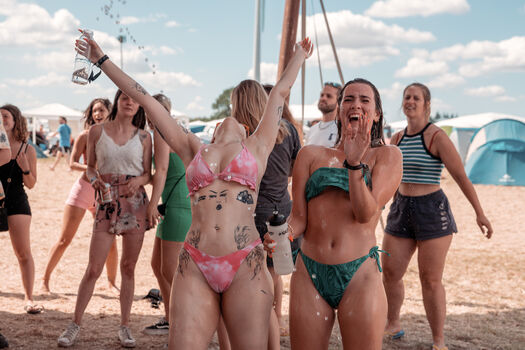 Amateur Candid Bikini Pubes Peeking
