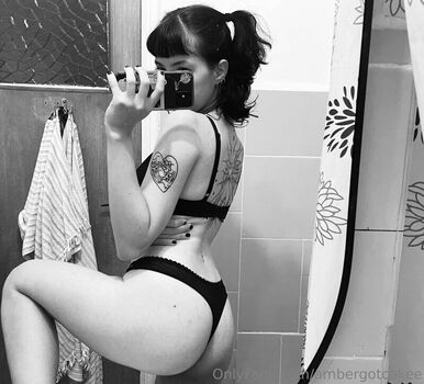 Full leaked Ambergotcakeee private onlyfans photo