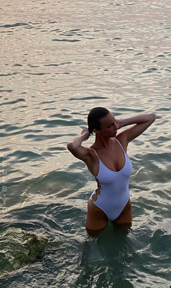Full leaked Amelie manzoli  page private onlyfans photo