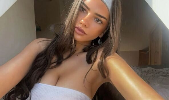 Full leaked Ameliealbrow private onlyfans photo