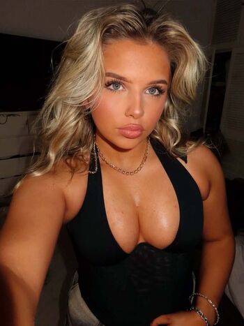 Full leaked Amyyxmcl private onlyfans photo