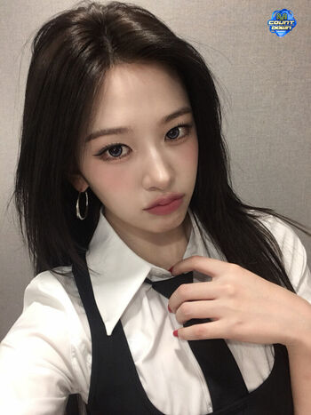 An Yujin 안유진 |