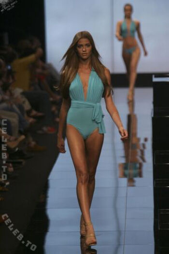 Ana Beatriz Barros