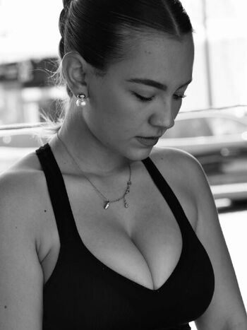 Full leaked Anaa palazi page private onlyfans photo