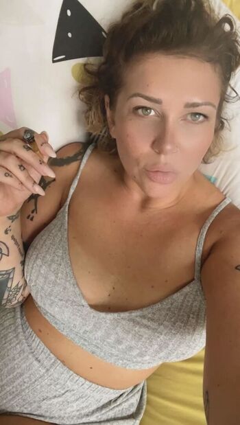Full leaked Angelaraeofsunshine private onlyfans photo