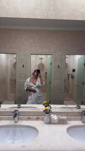 Full leaked Angelatravelart private onlyfans photo