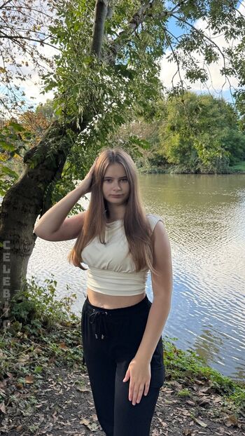 Angelina_Dehlow