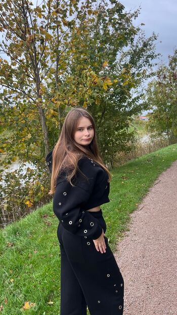 Angelina_Dehlow
