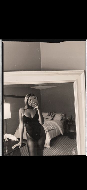 Full leaked Anikaaa private onlyfans photo